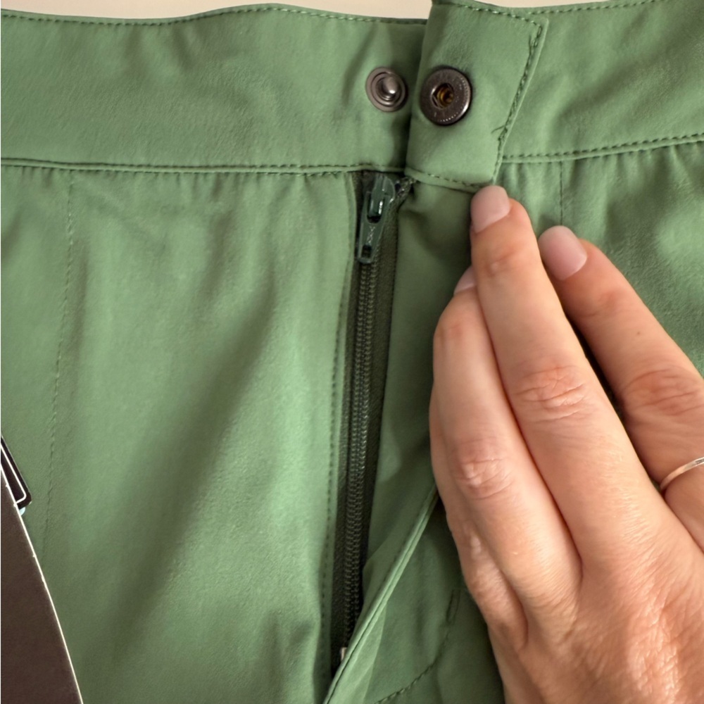 Mountain Khakis Green Lagoon Trail Shorts Classic Fit- Size 4 NWT - Picture 10 of 16